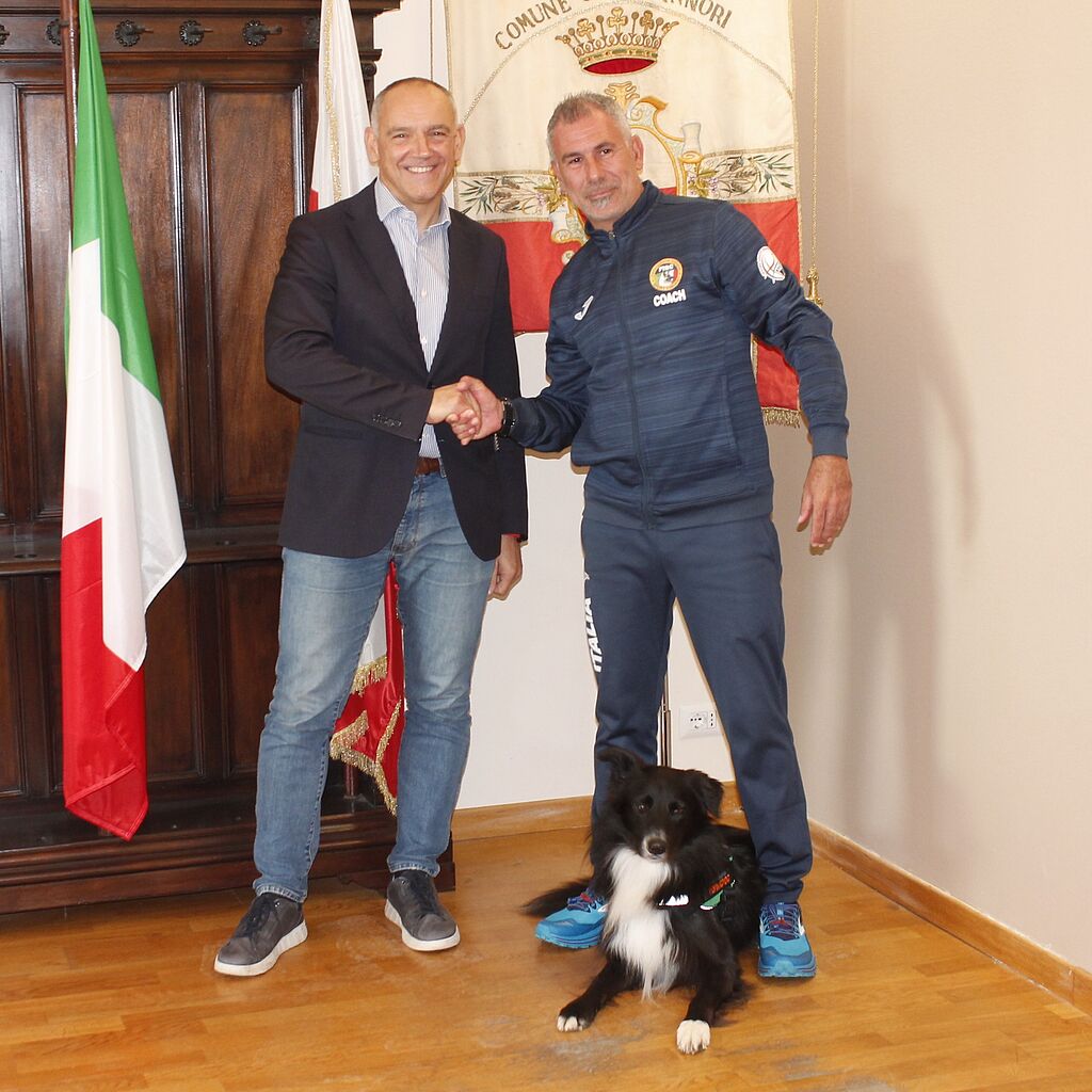 Il sindaco Menesini con il coach Camoscini