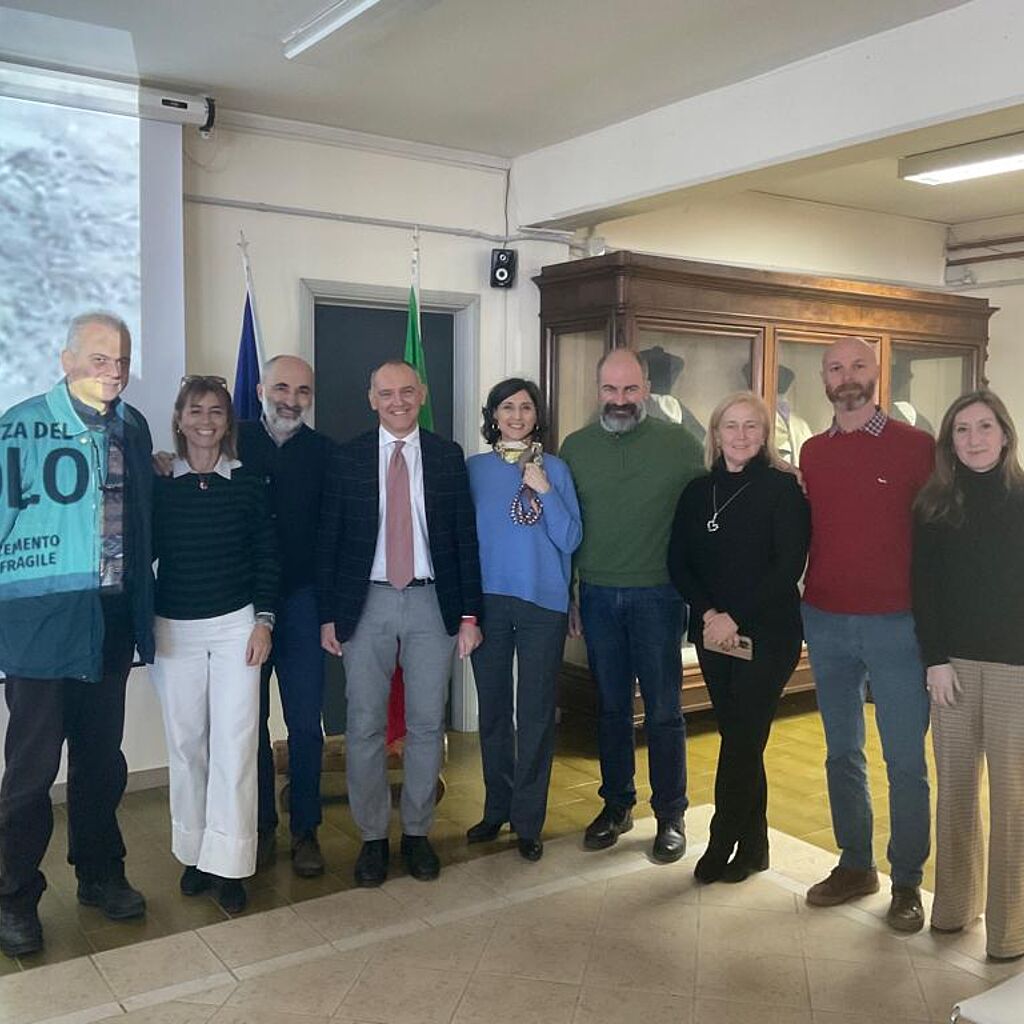 Il sindaco Luca Menesini insieme ai relatori e ai docenti