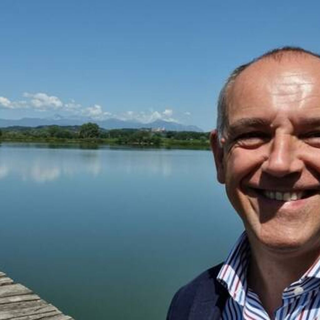 Il sindaco Luca Menesini al lago della Gherardesca
